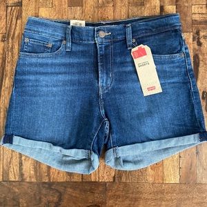 Women’s Levi’s Shorts 🩳